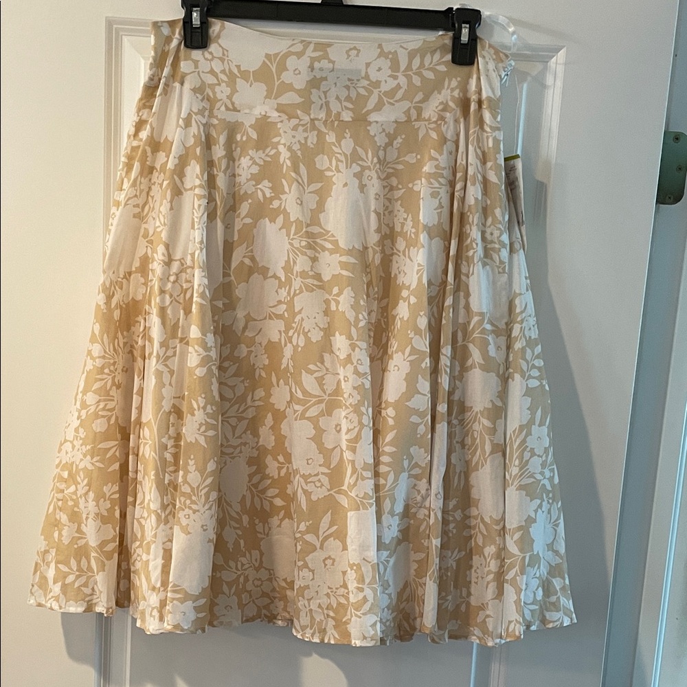 Jones New York Beige and White Floral A-Line Skirt